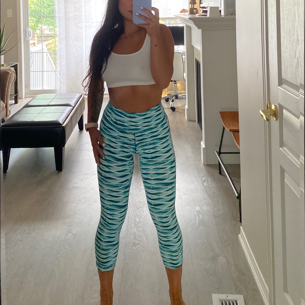 XS NIKE DRI-FIT CROP LEGGINGS
